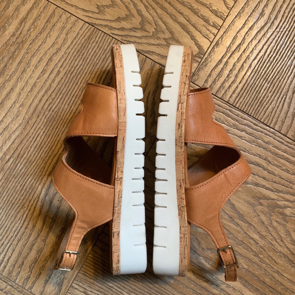 NEW Miz Mooz Tan Leather sandals size 6